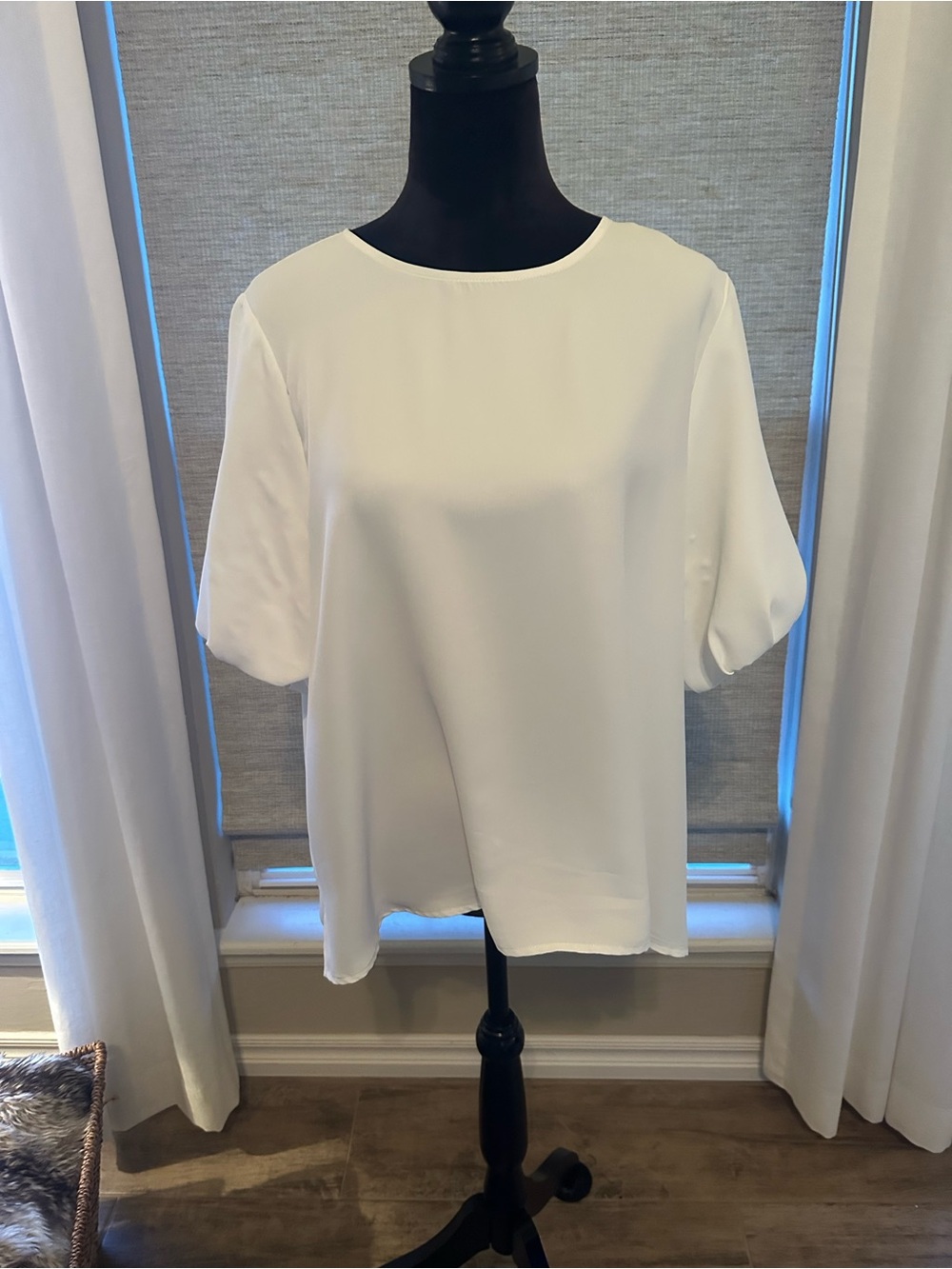 Vince Camuto White Short-Sleeve Round-Neck Blouse